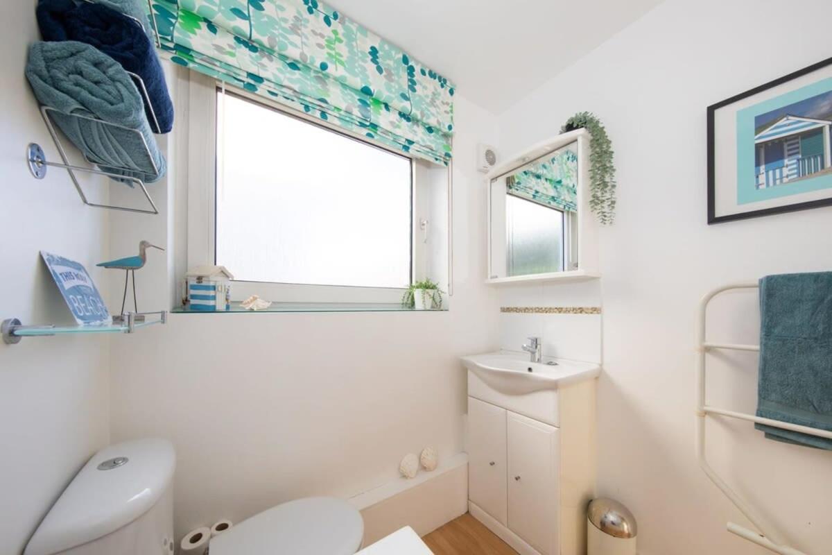 Sunny & Modern Near The Beach & Village W Parking East Wittering Exterior photo